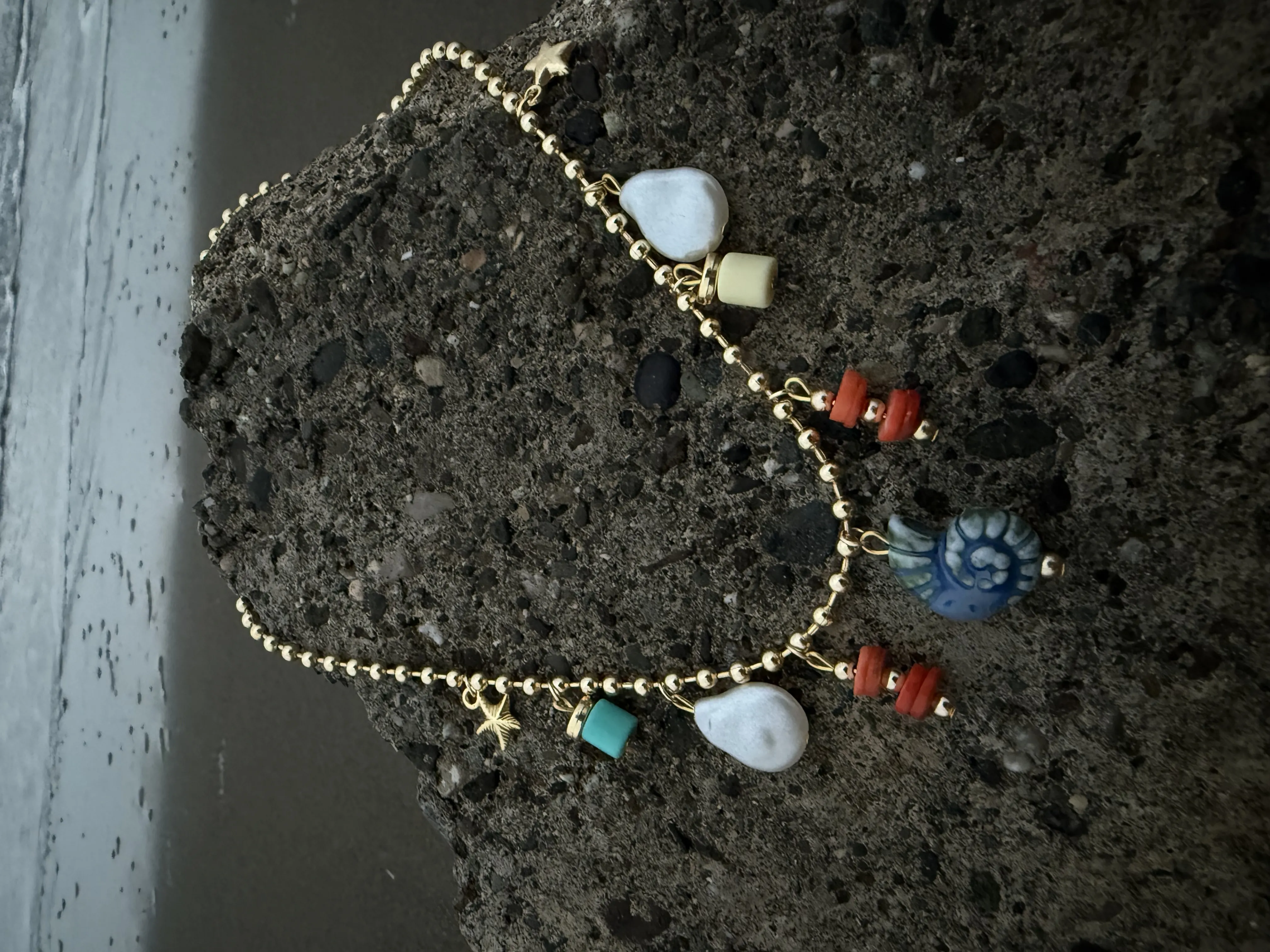 Çoklu Charmlı Yazlık Kolye 